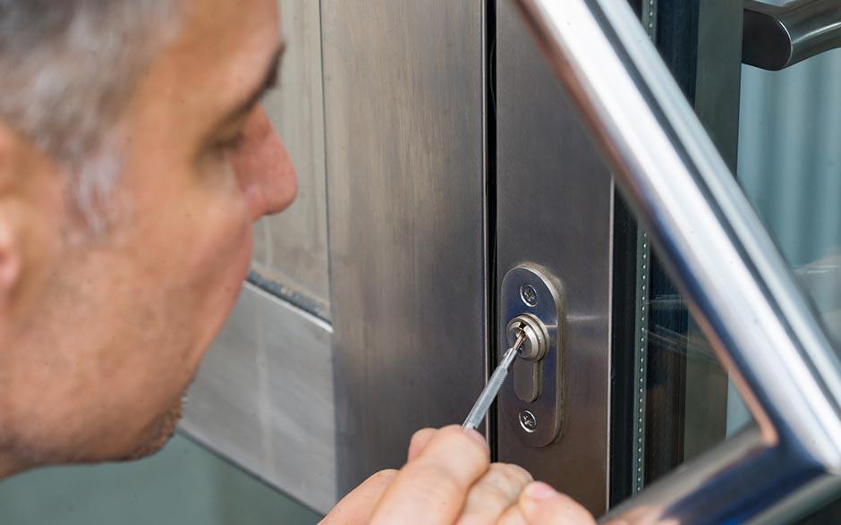 ouvrir porte claquée avec carte Lardy